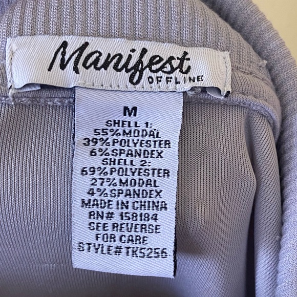 MANIFEST Lavender Cropped Work Out Zip Top - Picture 3 of 4